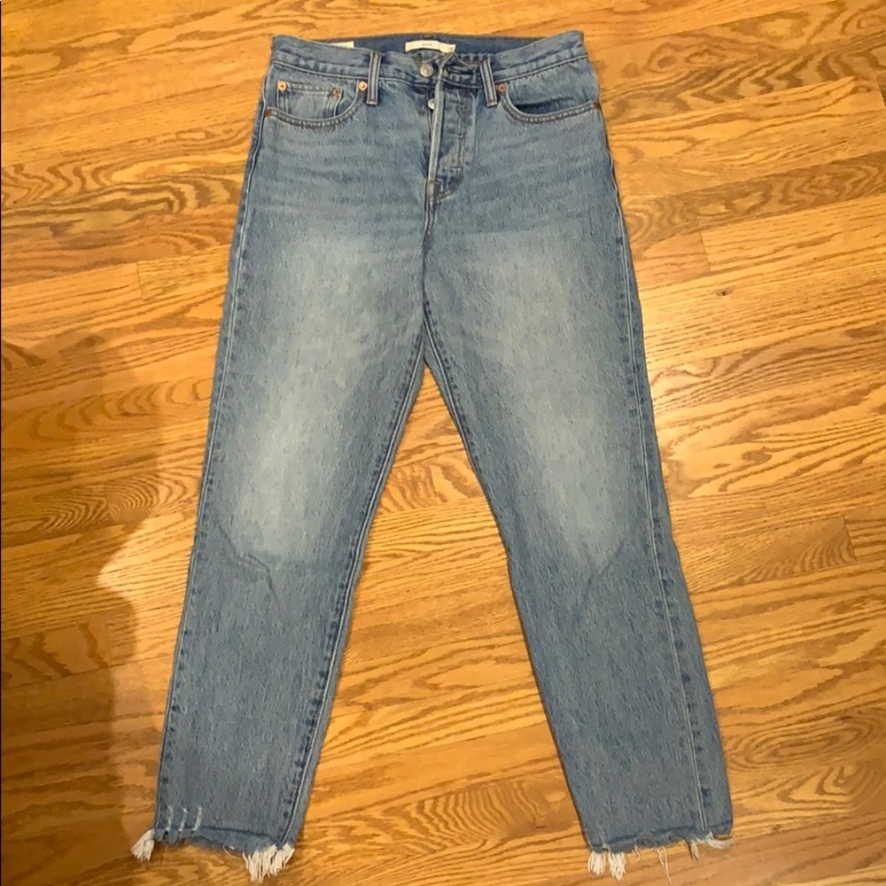 Levi wedgie jeans size 28